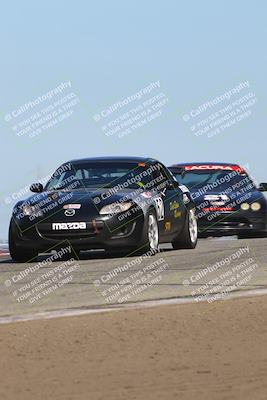 media/Oct-26-2025-CalClub SCCA (Sun) [[8ce1e69566]]/Group 2/Grapevine/